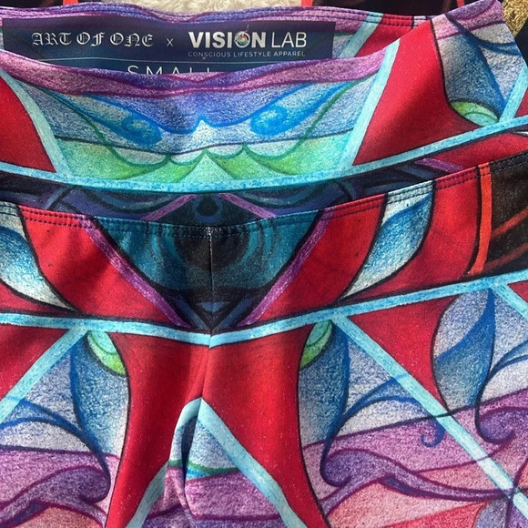Art of One x Vision Lab Yoga Leggings Sz small
Original art by Derek Carpenter - Picture 3 of 16